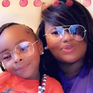 Meet your Posher, Alexis